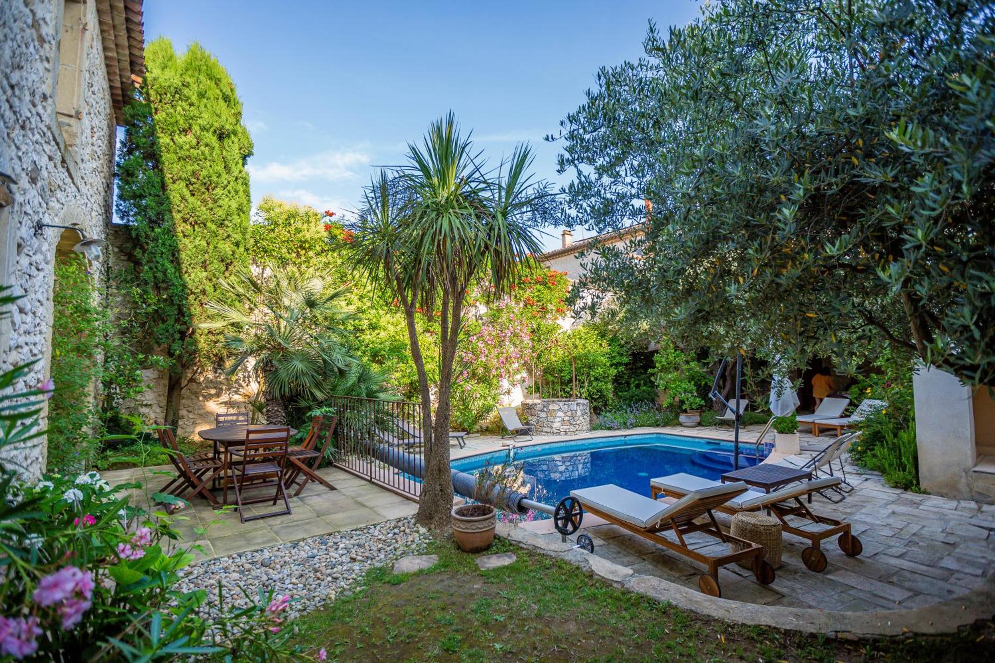 La Maison Des Autres, piscine chauffée, chambres d'hôtes proches Uzès, Nîmes, Pont du Gard Saint-Genies-de-Malgoires Extérieur photo